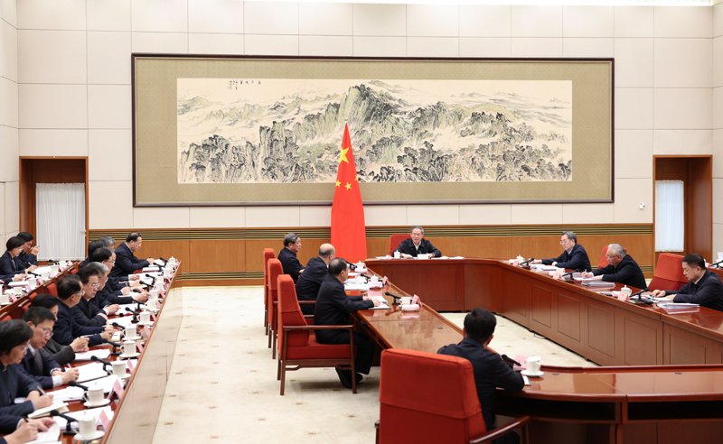 李强主持召开国务院第十次全体会议 讨论政府工作报告稿和“十五五”规划纲要草案稿1.jpg