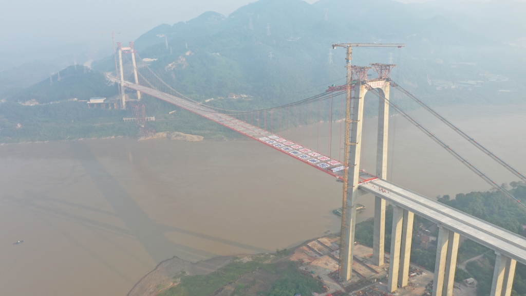 10月1日,合璧津高速油溪长江大桥合龙。双合高速公路公司供图 华龙网-新重庆客户端发.jpg